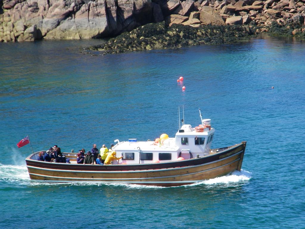 MV Iolaire Staffatrips Isle of Staffa Fionnphort Seaview bed and breakfast Isle of Mull