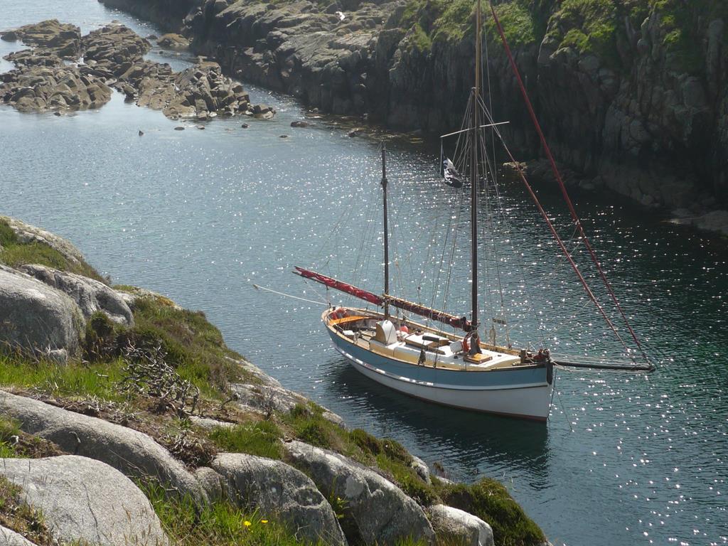 Alternative Boat Hire Iona Mull